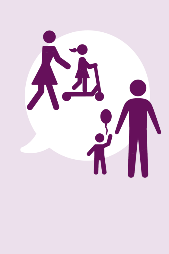 Illustration Familie mit zwei Kindern vor einer Sprechblase Illustration Familie mit zwei Kindern vor einer Sprechblase