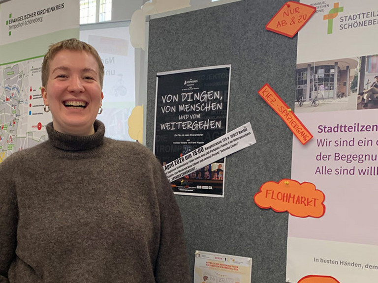 Ina Fuchs, Sozialarbeiterin Stadtteilzentrum Schöneberg, bei der Ehrenamtsbörse des Bezirks Tempelhof-Schöneberg Ina Fuchs, Sozialarbeiterin Stadtteilzentrum Schöneberg, bei der Ehrenamtsbörse des Bezirks Tempelhof-Schöneberg